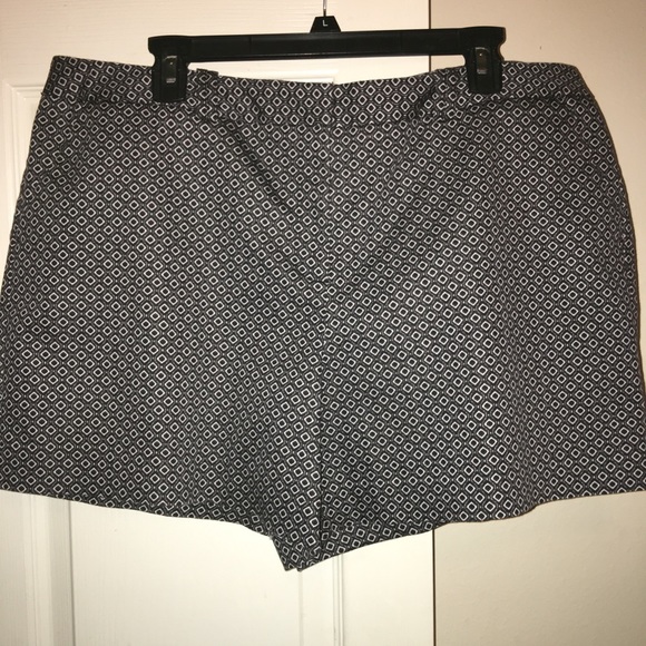 Worthington Pants - Lk NEW Worthington Checker Dress Shorts Plus Sz 18
